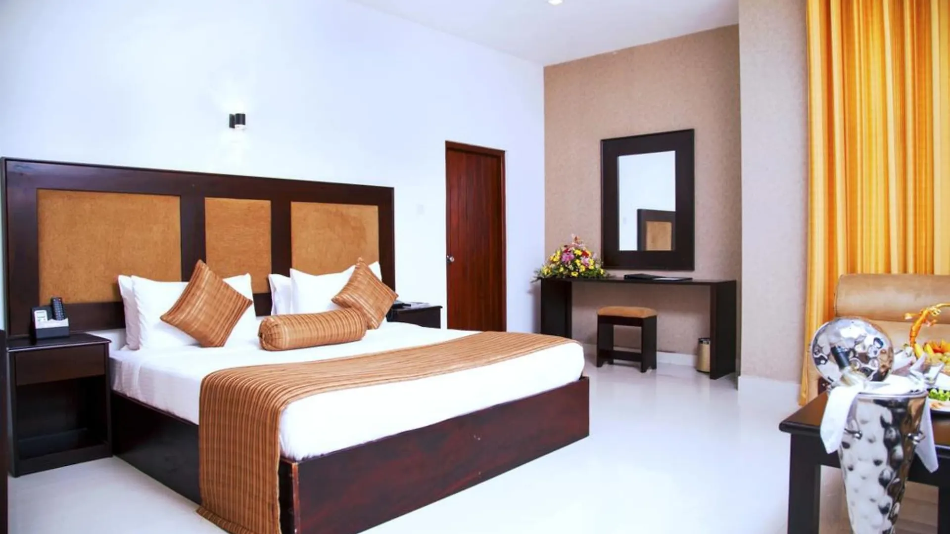 Full Moon Garden Hotel Negombo